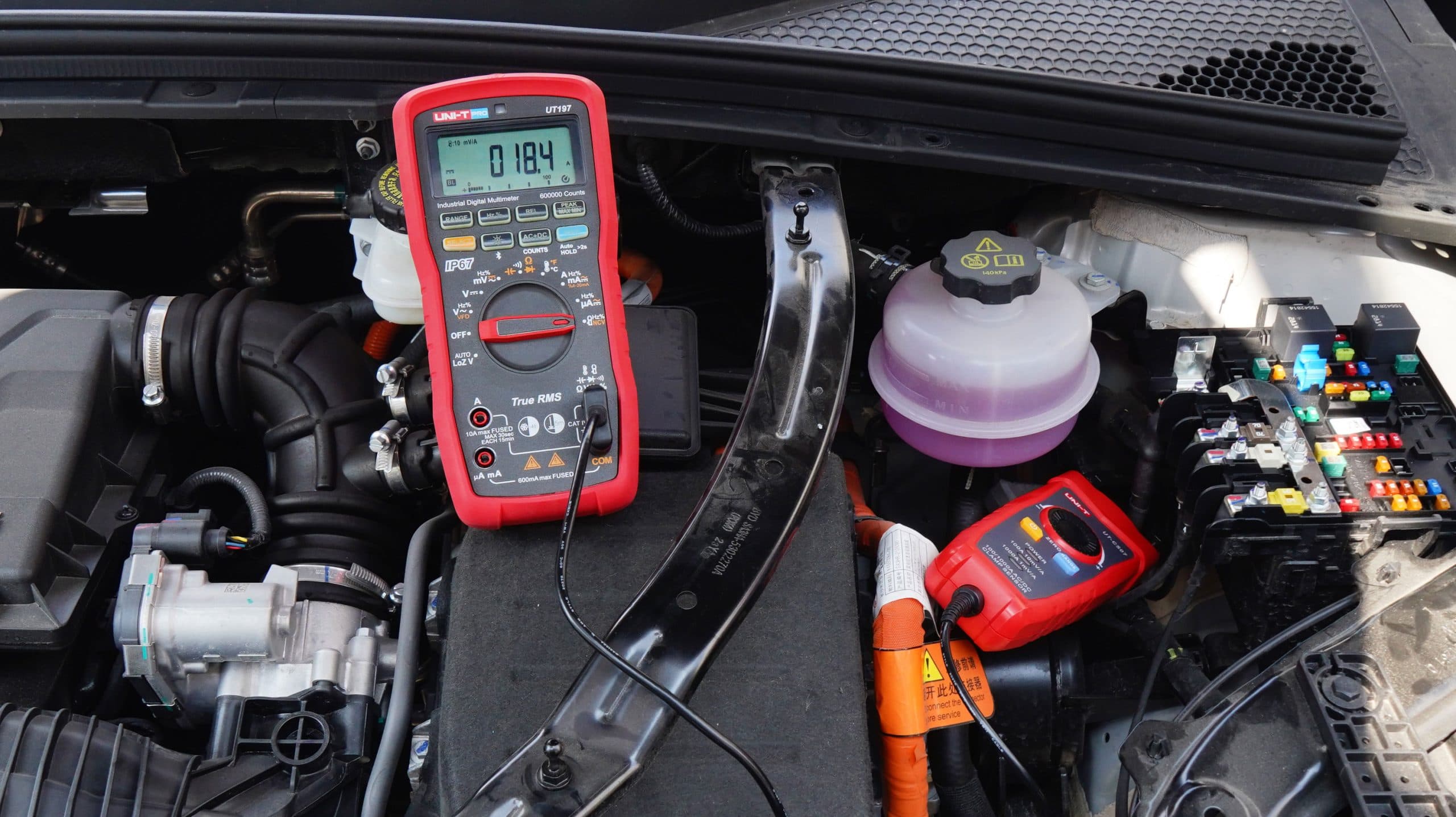 UNI-T UT197 Industrial Digital Multimeter — officielt exact-model applikationsbillede 1